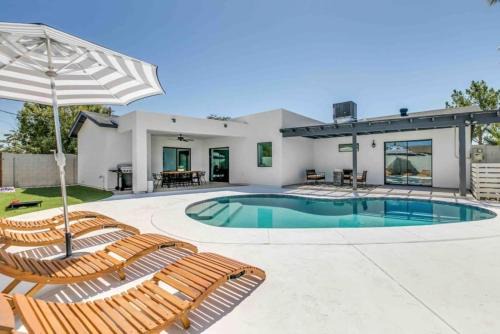 Luxurious Old Town Remodel Home W Heated Pool