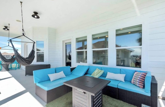 Luxurious Pirates Beach Retreat - Salt X Sand
