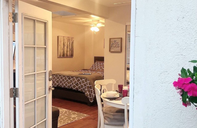 Luxurious Private Guesthouse in Sherman Oaks