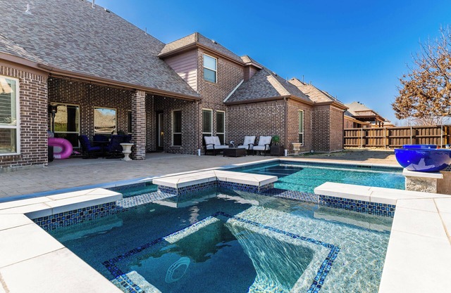 Luxurious Prosper Retreat- 5 Beds & a Private Pool