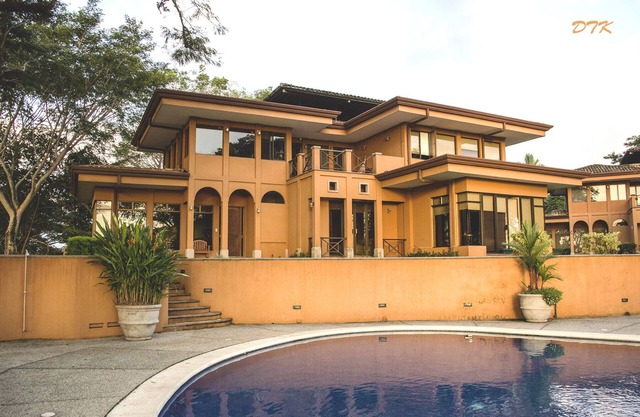 Luxurious Rain Forest Ocean View Paradise