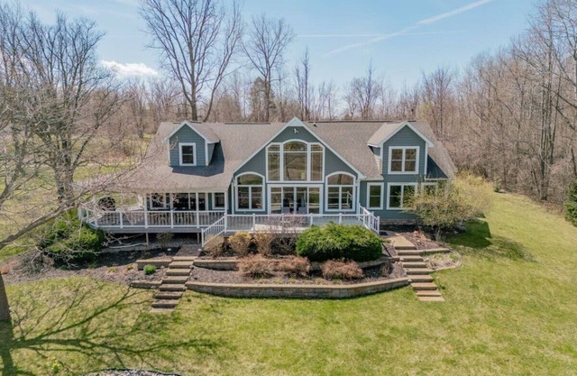 Luxurious Retreat Spacious with Deck BBQ Grill