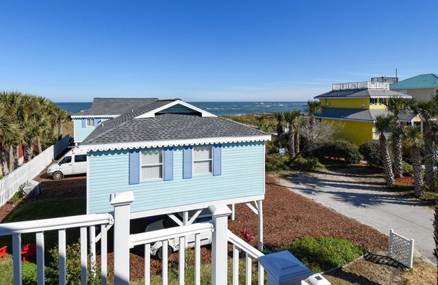 Luxurious Retreat with Incredible Ocean Views, Just Steps to Beach, Romantic, $300 in Free Tickets!