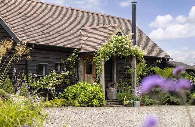 Luxurious romantic retreat for two, one bedroom with en-suite bathroom - enquire now!