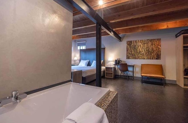 Luxurious Room in Historical Estate – Near Plopsa Indoor Coevorden
