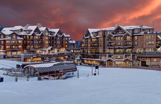 Luxurious Ski-in Ski-Out Resort! Amazing Amenties! Free shuttle to Breckinridge!