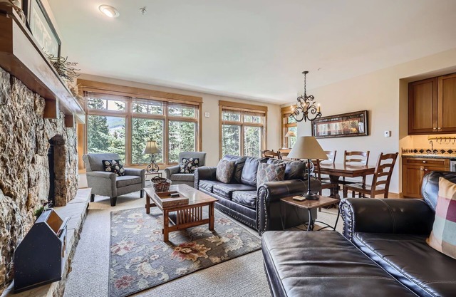 Luxurious Ski-In/Ski-Out Condominium in the Heart of Mountain Paradise