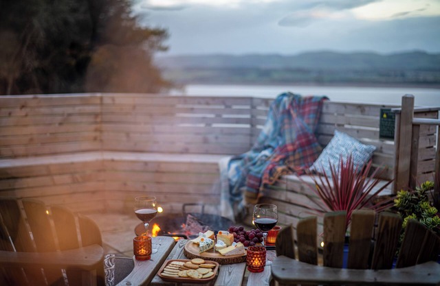 Luxurious Snug with hottub which sleeps-2 in Fife