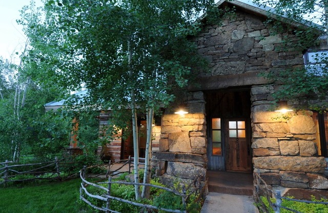 Luxurious Sourdough Canyon Lodge with Creek. 5 Star Rating. 5000+/- Sq Ft