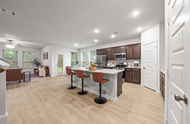 Luxurious & Spacious 4 Bed Duplex Getaway with Pool Table in fabulous Denton TX