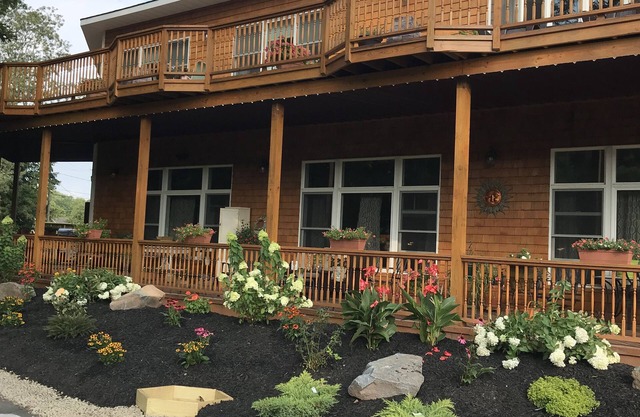 Luxurious,spacious 4500 sq ft home,hot tub & sauna,in center of downtown Windham