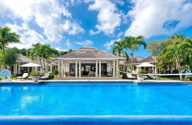 Luxurious, Stylish Villa, Magnificent Sea & Sunset Views, Heated Pool & Saltwater Spa in Montego Bay