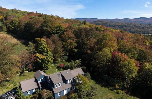 Luxurious Vermont home minutes from Sugarbush Resort