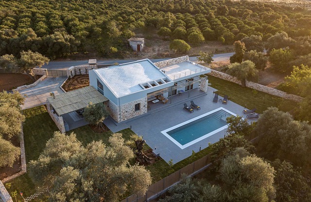Luxurious villa, 10' from the city, 10' from the beach, 10' from the mountains