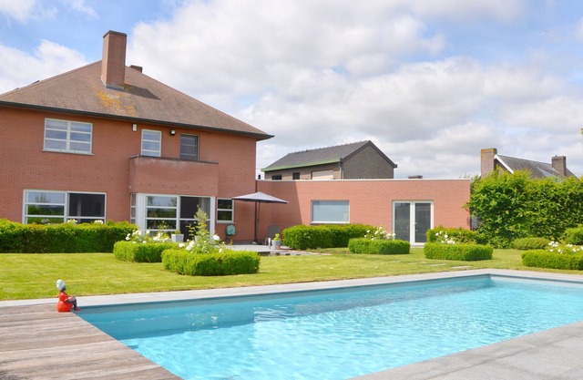 Luxurious villa in the Flemish Ardennes with swimming pool