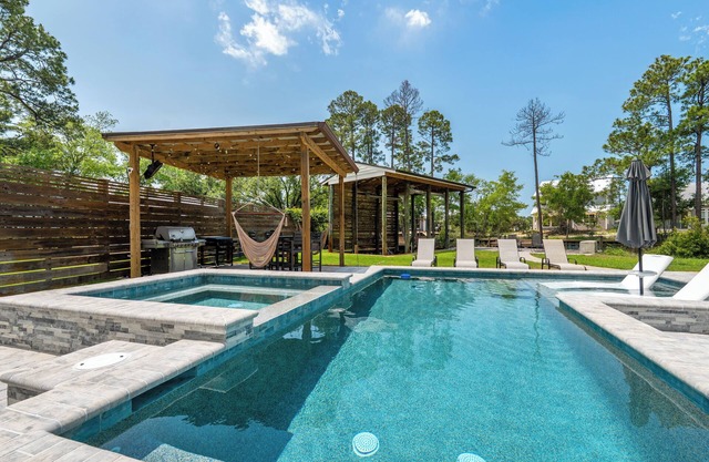 Luxurious waterfront retreat! Bring your boat! Stunning new private pool!