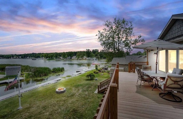 Luxurious Waterfront Family Retreat on Crooked Lake, Angola, IN