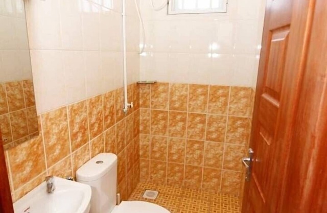 Luxuriously furnished 3 bedroom apartments in a posh neighbourhood.