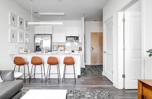 Luxury 1 Bedroom Unit In Scotts Addition
