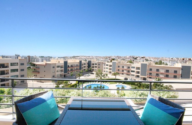 Luxury 1 Bedroom w/Communal Pool & Great Views, WiFi, Close to Marina & Beach