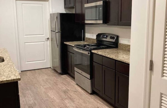 Luxury 1 br 10 minutes from 5 of the top beaches!