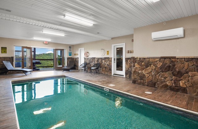 Luxury 12BR/14BA Cabin w/Indoor Pool, Hot Tub, Arcade, & Theater! Perfect for Family Reunions!