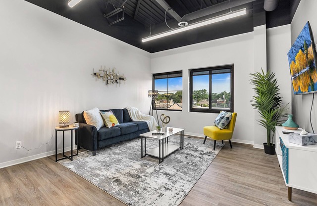 ★ Luxury 1BD Loft in Dearborn ★ Comfy Queen Bed & Free Parking | Near Detroit