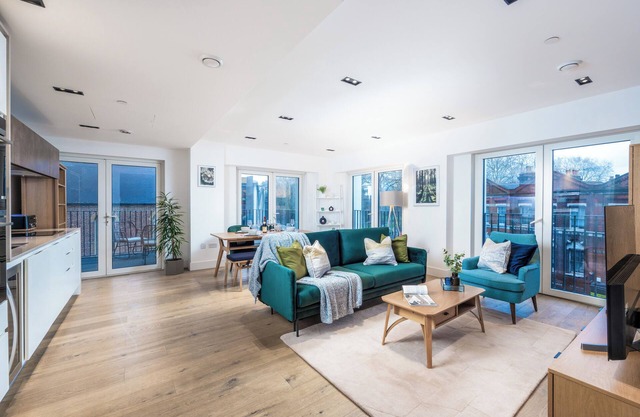 Luxury 2 BD with Gym Pool Sauna next US embassy and 8 min to London Eye Big Ben