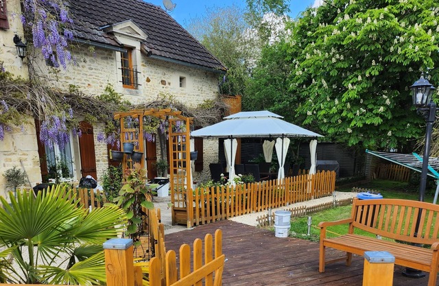Luxury 2-Bed Gite in Chateau Garnier