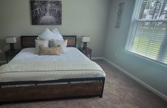 Luxury 2 Bedroom 2 Bath and 1 Car Garage with Pool