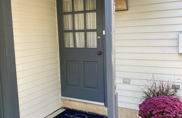 Luxury 2 bedroom 2 full bath w/den/additional sleeping room.