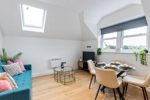 Luxury 2-Bedroom Apartment, Leatherhead, Sleeps 4