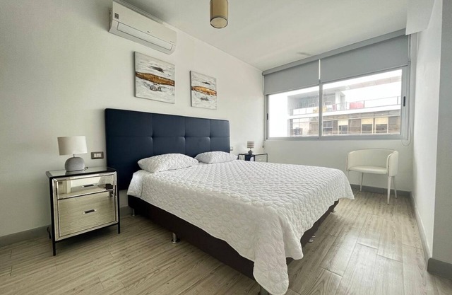 Luxury 2 bedroom apt free parking and Pool