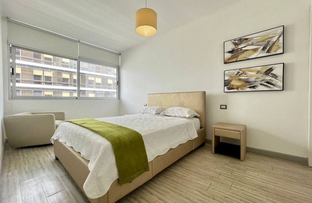 Luxury 2 bedroom apt free parking and Pool