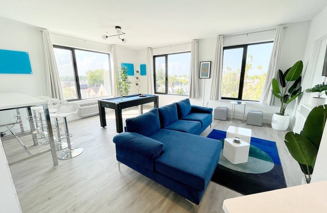 Luxury 2 Bedroom Suite-near NYC, EWR, Prudential, NJPAC, American Dream, MetLife