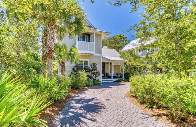 Luxury 2-Story Home | 2-min to pool | 8-min to the beach | 1-mile from Seaside
