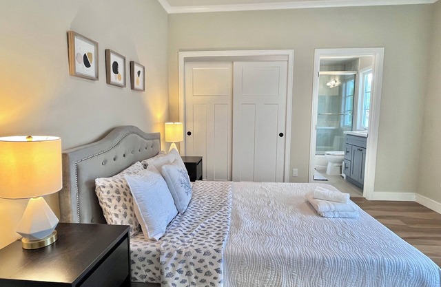 Luxury 2B/2.5B in the Heart of Pasadena!