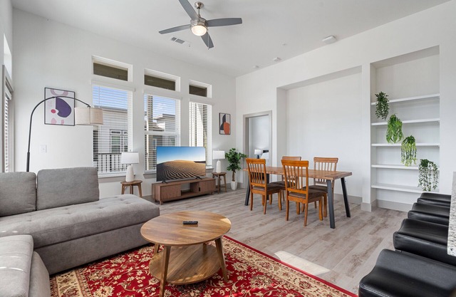 Luxury 2BD/2BA Next to Airport 0838