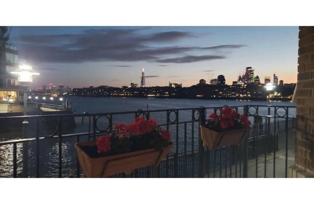 Luxury 2bed/2bath London Flat on the Thames.