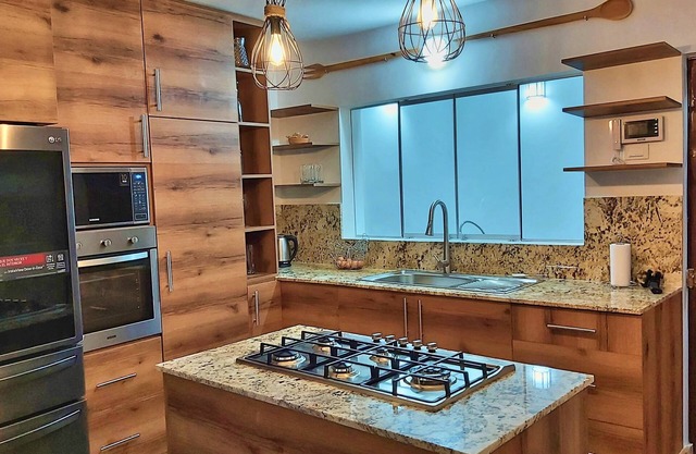 Luxury 2BR/2BA with Jacuzzi - 7 min walk to Ocean