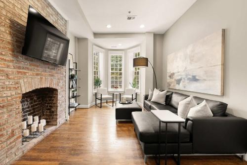 Luxury 2BR & Parking in Heart of DC - Steps to Metro