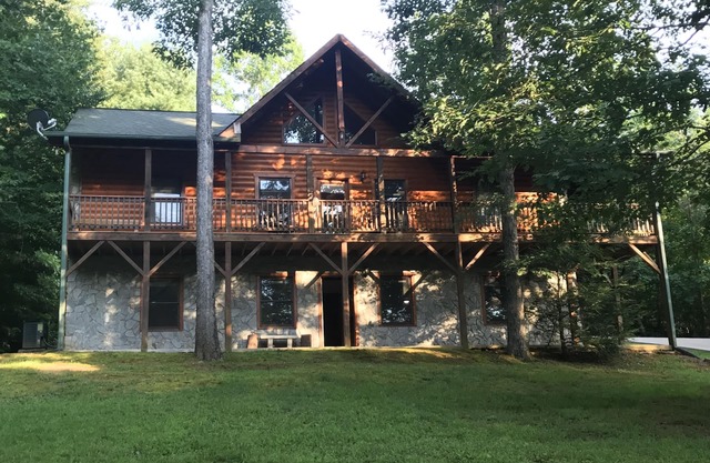 Luxury 3/2 Log Cabin/Fast WiFi