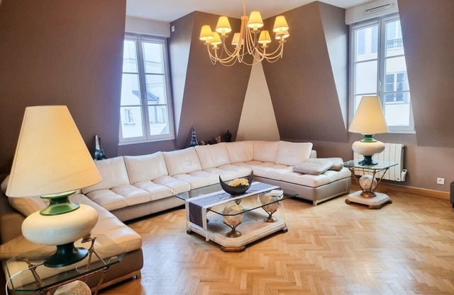 Luxury 3 bedroom apartment in the city center