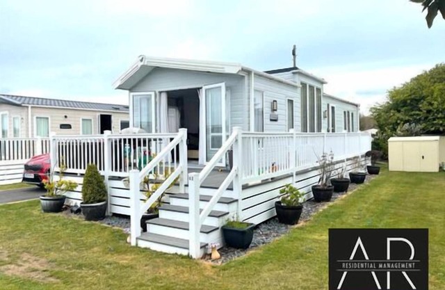 Luxury 3 bed mobile home on the sea