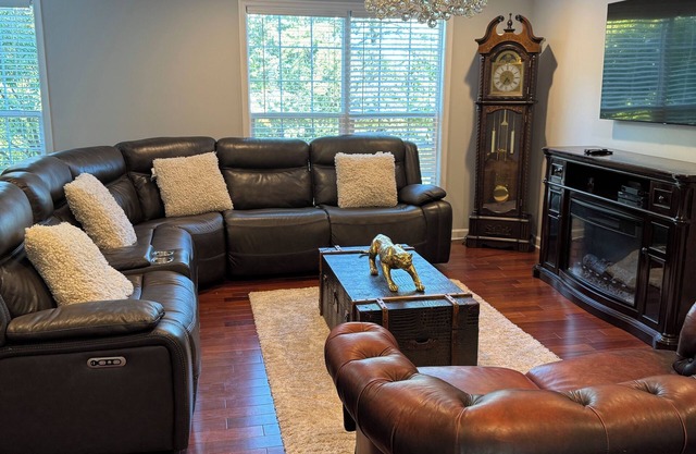 Luxury 3-bed Townhome W/Modern finishes & Easy access to Baltimore &Annapolis.