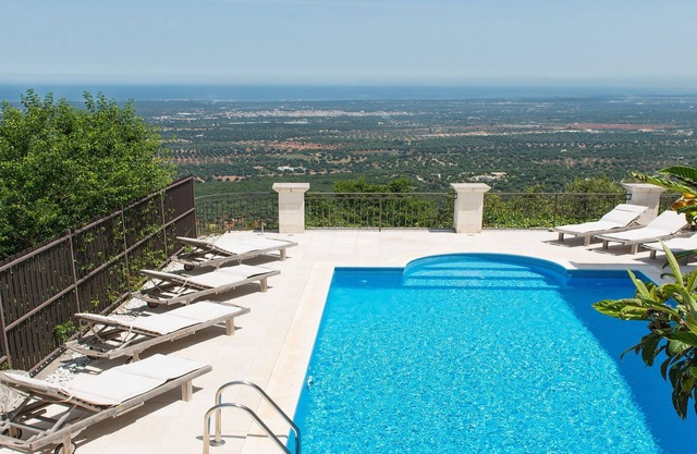 Luxury 3 Bed Villa Heated Pool, Seaviews, AirCon, Fast Wi-Fi,Near Historic Towns