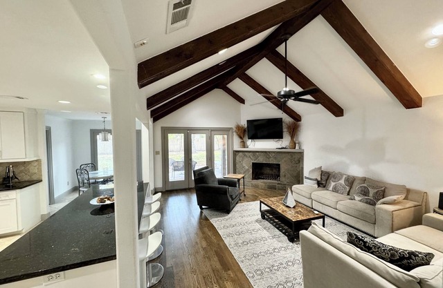 Luxury 3 bedroom, 2 bath + office Private Home near MD Anderson