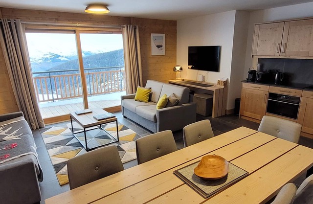 Luxury 3-Bedroom Apartment · Wifi · Ski In/Out · Parking · New