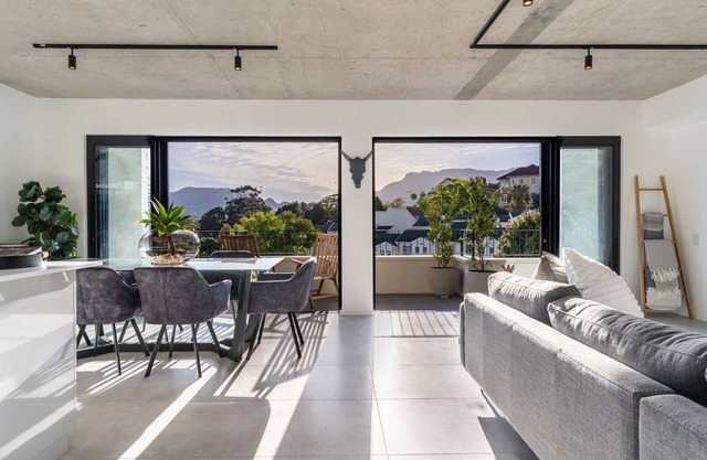 Luxury 3 bedroom apartment at the Alphen Glen