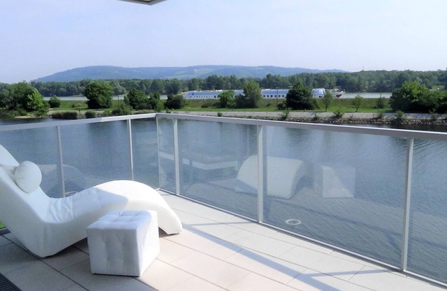 LUXURY 3 BEDROOM BEACH HOME WITH BREATHTAKING VIEWS IN VIENNA'S DREAM LOCATION